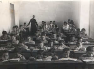 1948-Orfani a scuola